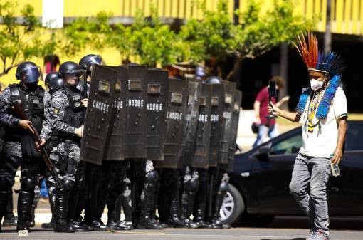 Após protesto de índios, votação sobre demarcação é adiada - Rio Brilhante  News